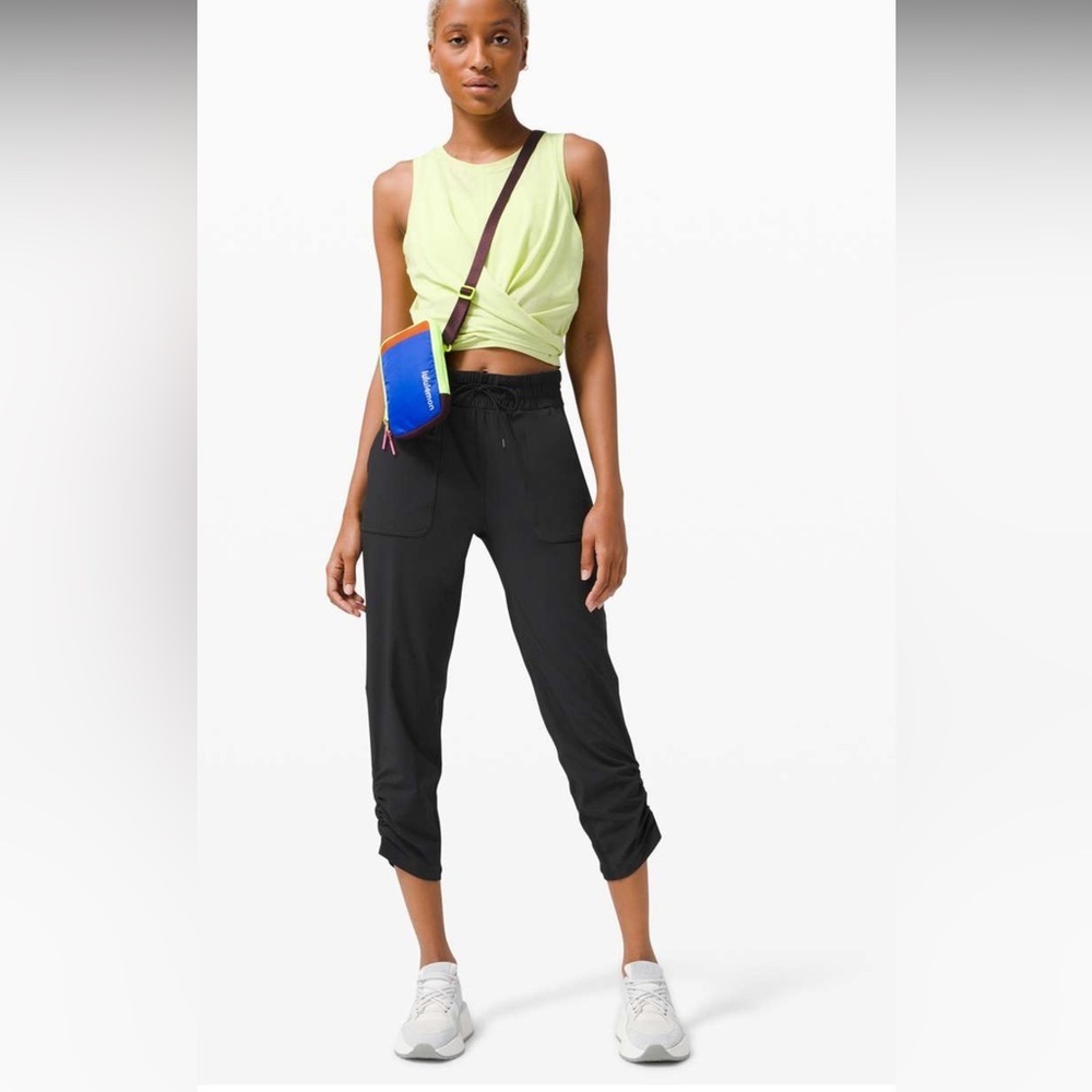 Lululemon Beyond the Studio Crop Black yoga running sweat wicking Size 8
